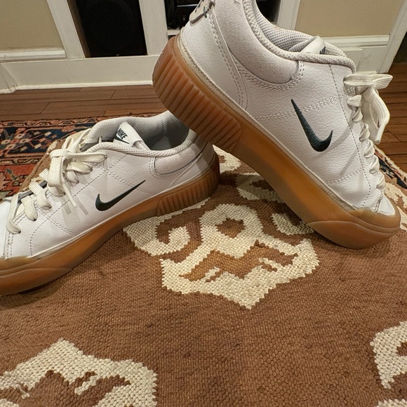 Nike Court Legacy Lift Women's size 9.5 - Picture 2 of 5